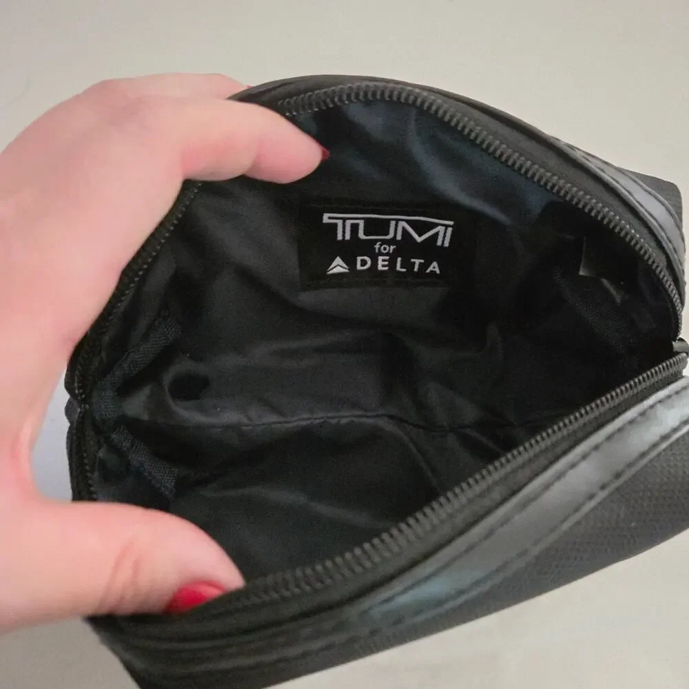 TUMI for Delta Airlines First Class In-Flight Amenities Zippered Bag